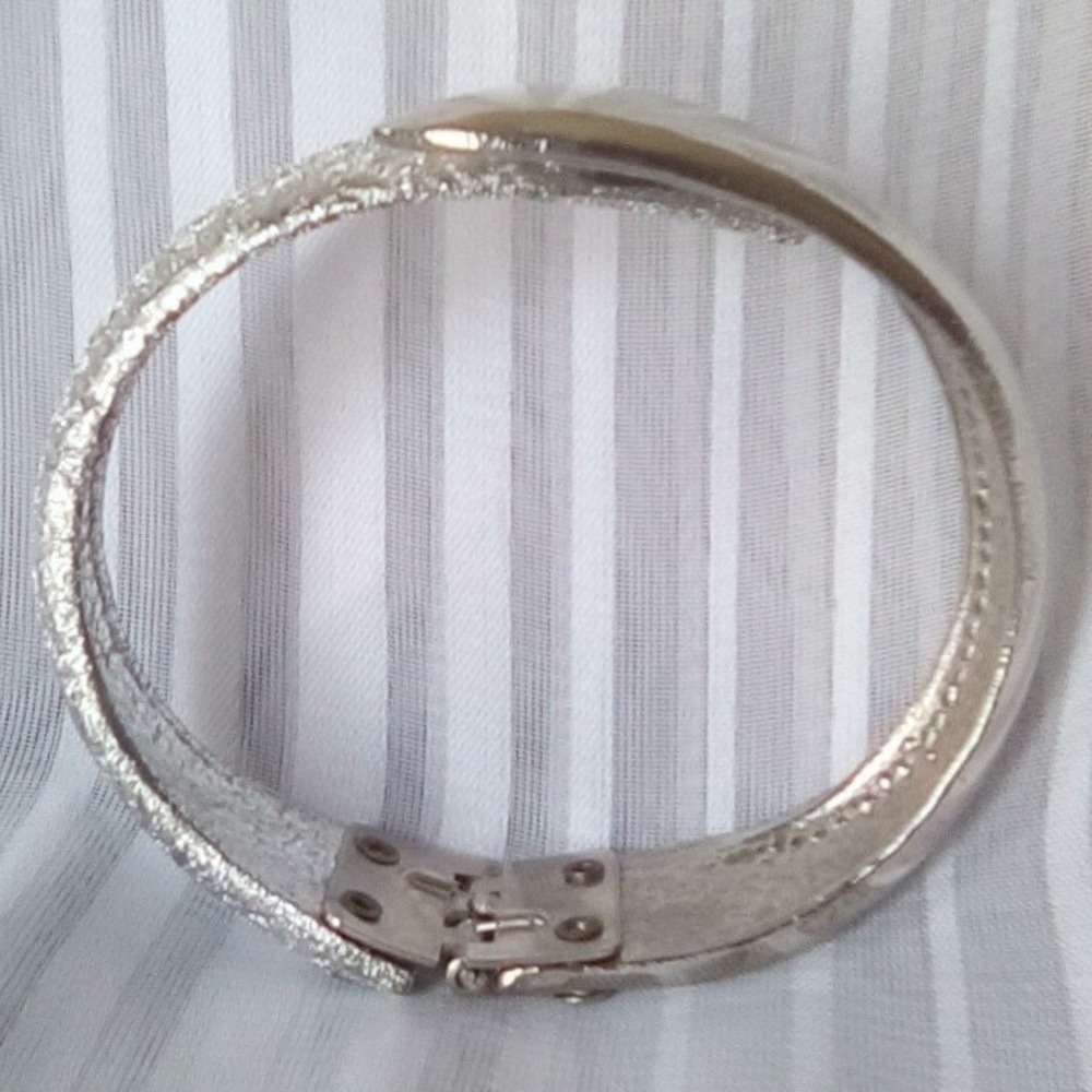 Silver‎ Tone Textured and Polished Bypass Hinged Bangle Bracelet Statement Piece - Picture 2 of 9